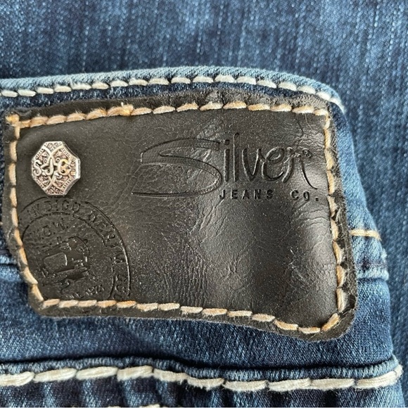 Silver jeans, Lightly distressed, dark wash Bluejeans - Picture 12 of 14